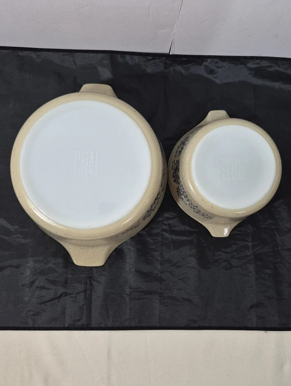Lot Of 2 Pyrex Homestead 475-B And 473 Casserole Bowls W/ Clear Lids  Vintage